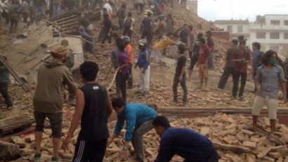 Încă doi români identificați în Nepal