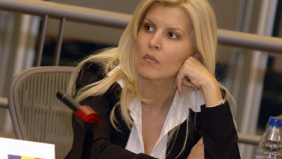 Elena Udrea a fost adusă, azi, cu cătuşe la instanţa supremă