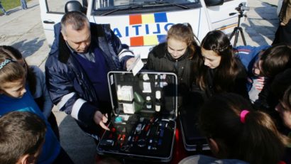 Poliţia mureşeană descinde în această săptămână în şcoli şi grădiniţe