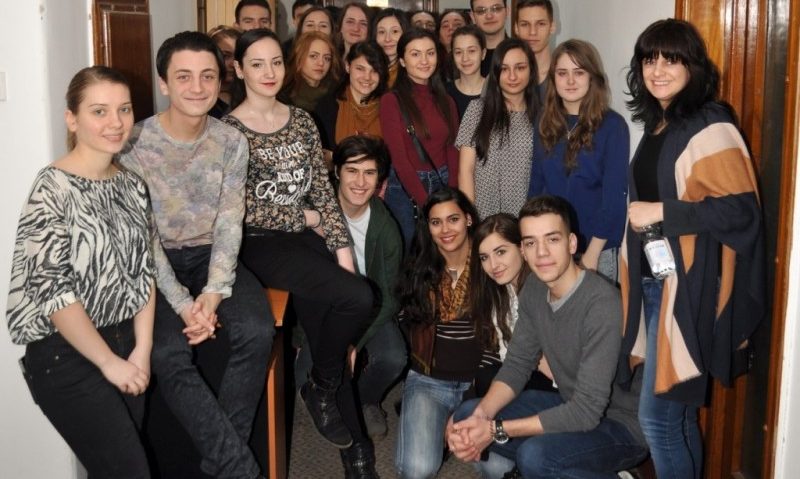 Liceenii de la Papiu au ales Radio Tîrgu-Mureș în cadrul săptămânii „Școala altfel” Liceenii de la Papiu au ales Radio Tîrgu-Mureș în cadrul săptămânii „Școala altfel”
