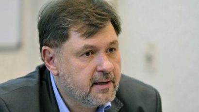 Părinţii ar putea fi obligaţi să-şi vaccineze copii minori, dacă legea la care lucrează Ministerul Sănătăţii se va materializa