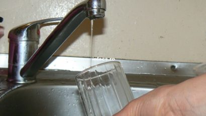 Furnizarea apei la blocurile afectate din Tîrgu-Mureș s-ar putea relua astăzi