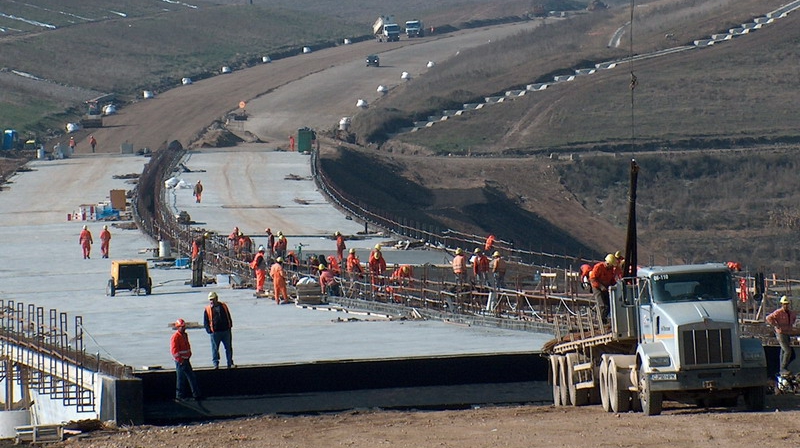 Autostrada Comarnic-Braşov, motiv de dispută politică Autostrada Comarnic-Braşov, motiv de dispută politică