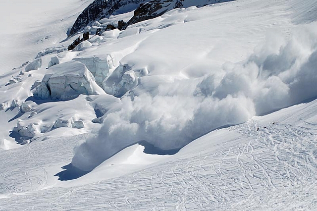 Risc de avalanșă în munții Făgăraș și Bucegi Risc de avalanșă în munții Făgăraș și Bucegi