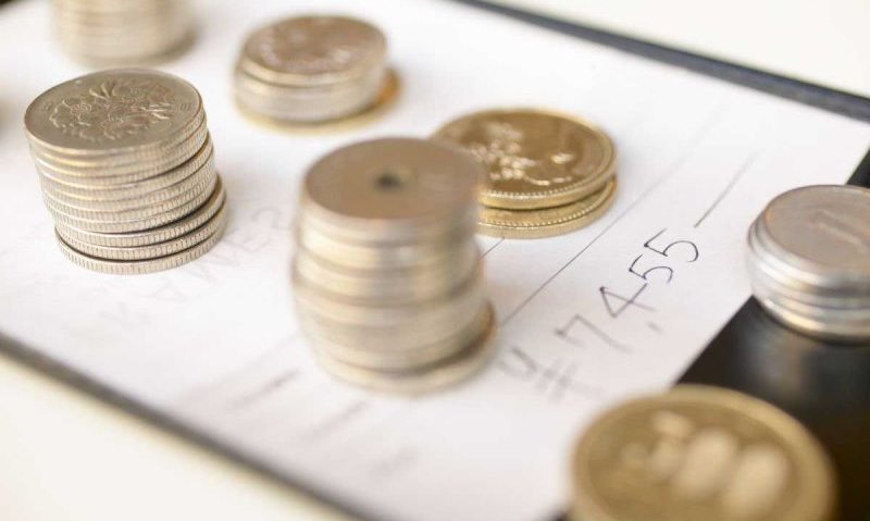 Executivul a aprobat impozitarea cu 16 % a bacşişurilor Executivul a aprobat impozitarea cu 16 % a bacşişurilor