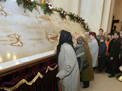 Giulgiul lui Hristos va fi expus două luni la Domul din Torino Giulgiul lui Hristos va fi expus două luni la Domul din Torino