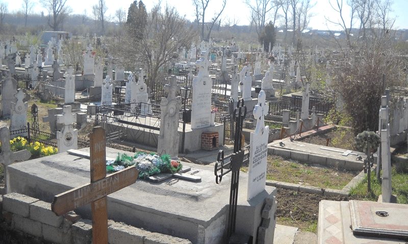 Mormânt profanat în Archita, județul Mureș Mormânt profanat în Archita, județul Mureș