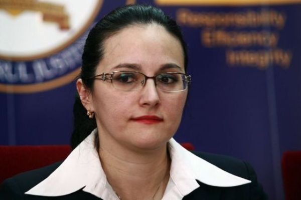 Alina Bica şi Dorin Cocoş vor fi plasaţi în arest la domiciliu Alina Bica şi Dorin Cocoş vor fi plasaţi în arest la domiciliu