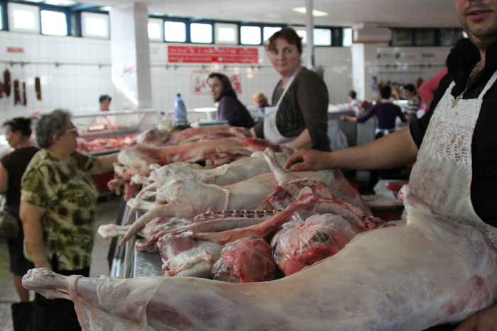 De la un Paște la altul, în doar o săptămână, prețurile au crescut cu 25% la Tg.Mureș De la un Paște la altul, în doar o săptămână, prețurile au crescut cu 25% la Tg.Mureș