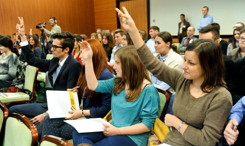 Campanie de informare în liceele brașovene