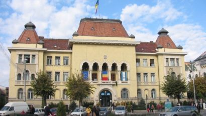 Primăria Tîrgu-Mureş va fi iluminată în albastru