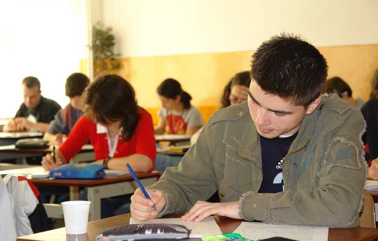 Luni începe la Tîrgu-Mureș Olimpiada națională de limba și literatura română Luni începe la Tîrgu-Mureș Olimpiada națională de limba și literatura română