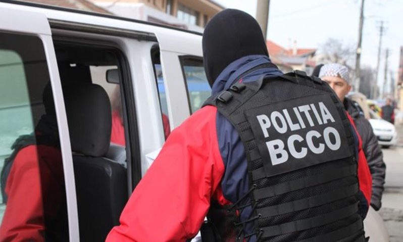 Un bărbat e acuzat că a racolat băieţi minori pe care i-ar fi violat, filmat şi apoi şantajat Un bărbat e acuzat că a racolat băieţi minori pe care i-ar fi violat, filmat şi apoi şantajat