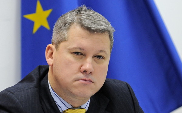 PSD cere demisia lui Cătălin Predoiu din funcţiile politice deţinute în PNL PSD cere demisia lui Cătălin Predoiu din funcţiile politice deţinute în PNL