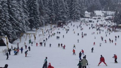 În Poiana Braşov se schiază pe marea majoritate a pârtiilor