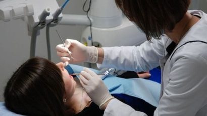 Stomatologii români, atraşi de Franţa