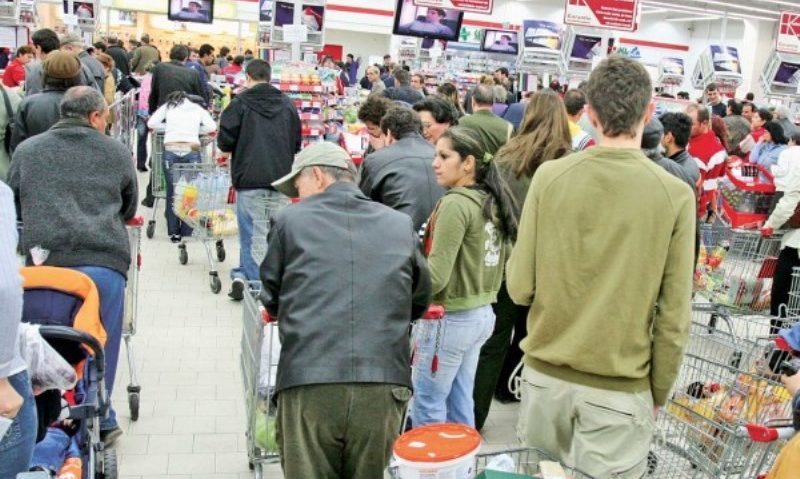 Institutul Naţional de Statistică: Veniturile şi cheltuielile lunare ale unei gospodării Institutul Naţional de Statistică: Veniturile şi cheltuielile lunare ale unei gospodării