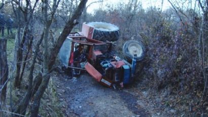 Un tânăr de 24 de ani a murit strivit de un tractor