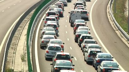 Traficul rutier este foarte intens la această oră pe mai multe drumuri naţionale