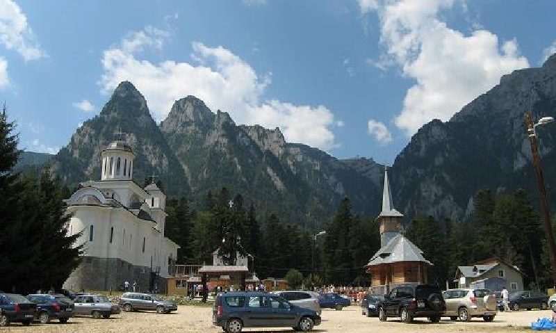 Mii de turişti, aşteptaţi de Paște în staţiunile de pe Valea Prahovei Mii de turişti, aşteptaţi de Paște în staţiunile de pe Valea Prahovei