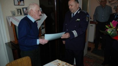 Veteran de război sărbătorit la împlinirea a 93 de ani