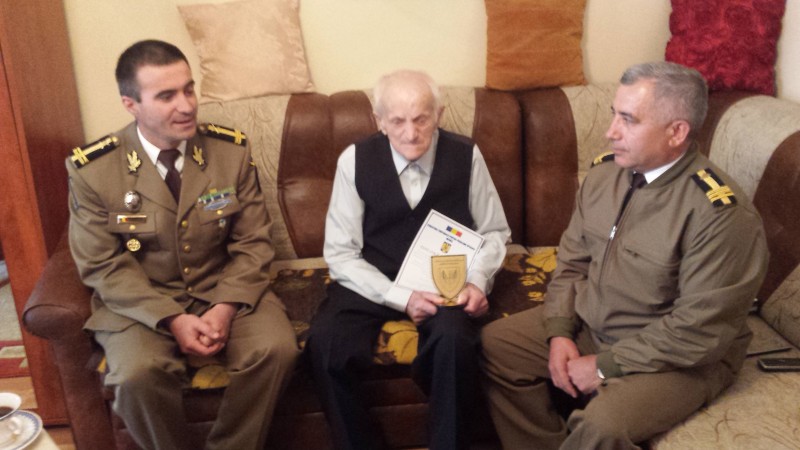 Militarii mureşeni sunt alături de cei care au fost eroi pe front Militarii mureşeni sunt alături de cei care au fost eroi pe front