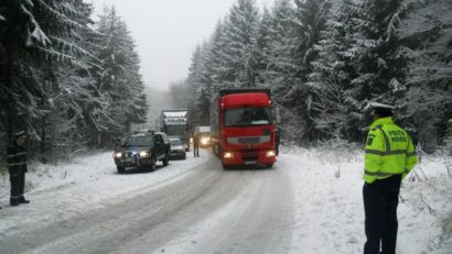 În Harghita se circulă în condiţii de iarnă