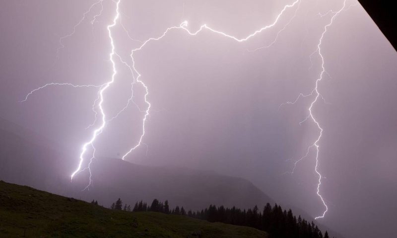 Ploi în toată ţara, până miercuri Ploi în toată ţara, până miercuri