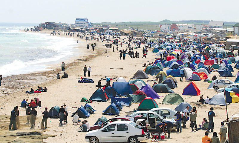 Aproape o sută de mii de turişti şi-au petrecut minivacanţa de 1 mai în staţiunile din ţară Aproape o sută de mii de turişti şi-au petrecut minivacanţa de 1 mai în staţiunile din ţară