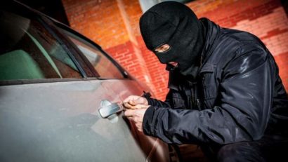 Mai multe persoane şi autoturisme date în urmărire au fost descoperite