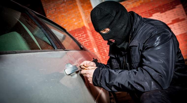 Mai multe persoane şi autoturisme date în urmărire au fost descoperite Mai multe persoane şi autoturisme date în urmărire au fost descoperite