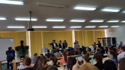 Valentina Vasile a devenit cel mai tânăr Doctor Honoris Causa al Universităţii „Petru Maior”