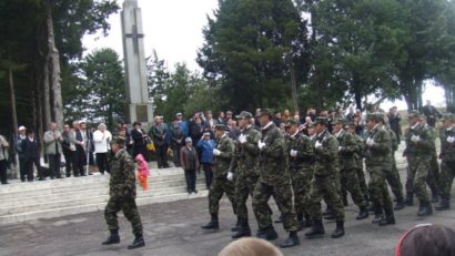 Ceremonii militare şi religioase în toată ţara, astăzi, de Ziua Eroilor