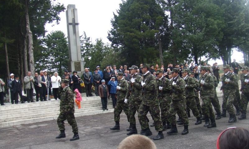 Ceremonii militare şi religioase în toată ţara, astăzi, de Ziua Eroilor Ceremonii militare şi religioase în toată ţara, astăzi, de Ziua Eroilor