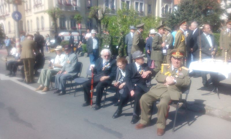 Veteranii de război mureşeni decoraţi de ministrul Mircea Duşa Veteranii de război mureşeni decoraţi de ministrul Mircea Duşa
