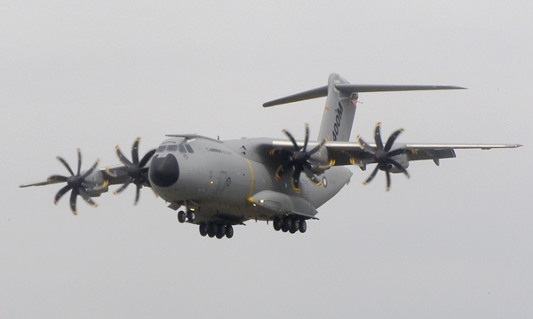 Autorităţile spaniole au găsit cutiile negre ale avionului Airbus A400M prăbuşit la Sevilia Autorităţile spaniole au găsit cutiile negre ale avionului Airbus A400M prăbuşit la Sevilia