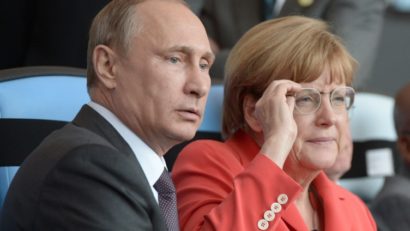 Vladimir Putin şi Angela Merkel au depus coroane de flori la Mormântul Soldatului Necunoscut