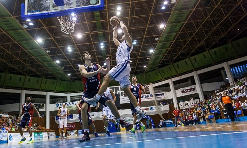 BC Mureş pierde primul duel cu CSU Ploieşti din finala Ligii Naţionale de baschet BC Mureş pierde primul duel cu CSU Ploieşti din finala Ligii Naţionale de baschet