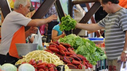 Producătorii agricoli care vor să vândă în pieţe au nevoie de atestat de producător eliberat de primării