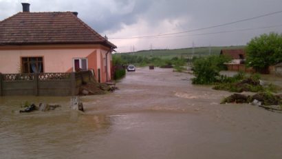 Avertizările hidro-meteorologice pentru mai multe judeţe din Nordul şi Vestul ţării au fost prelungite