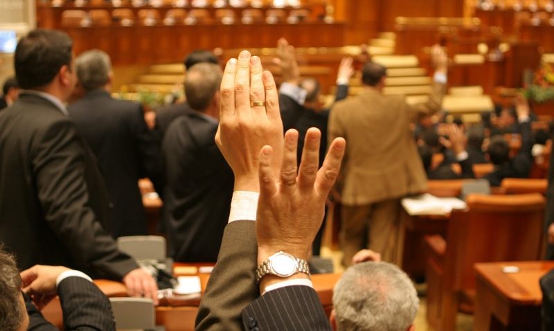 Camera Deputaţilor a adoptat în calitate de for decizional proiectul de lege privind majorări de salarii Camera Deputaţilor a adoptat în calitate de for decizional proiectul de lege privind majorări de salarii