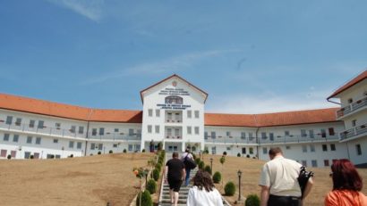Cel mai mare complex de servicii sociale se deschide astăzi în Transilvania