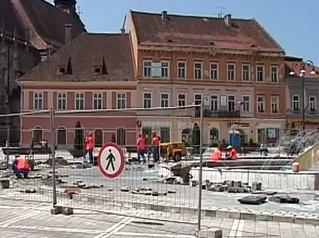 Piața Sfatului din Brașov din nou în șantier Piața Sfatului din Brașov din nou în șantier