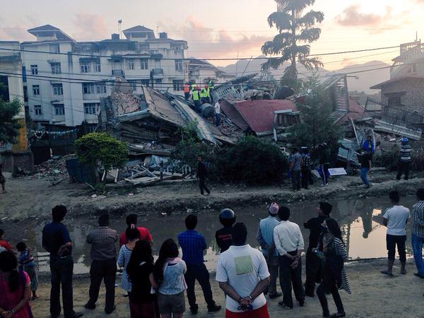 În Nepal, cel puţin 37 de oameni au murit şi peste 1.000 au fost răniţi în urma noului cutremur puternic În Nepal, cel puţin 37 de oameni au murit şi peste 1.000 au fost răniţi în urma noului cutremur puternic