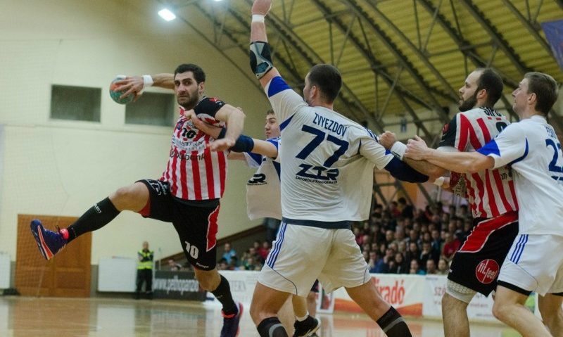 HC Odorhei joacă cu trofeul Cupei Challenge pe masă HC Odorhei joacă cu trofeul Cupei Challenge pe masă