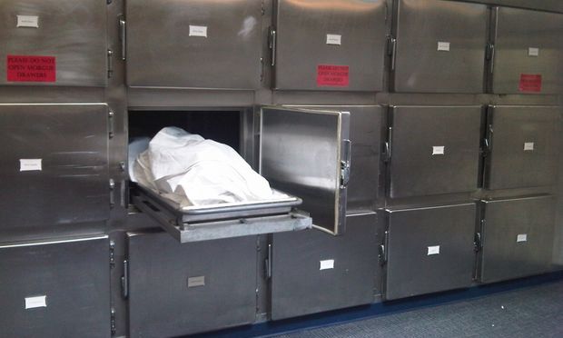 O femeie, declarată moartă, a „înviat” la morga spitalului O femeie, declarată moartă, a „înviat” la morga spitalului