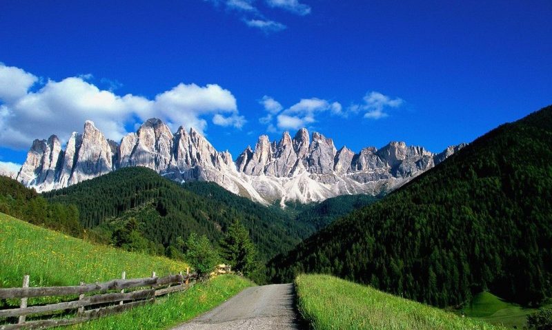Oferte pentru turişti în minivacanţa de Rusalii Oferte pentru turişti în minivacanţa de Rusalii