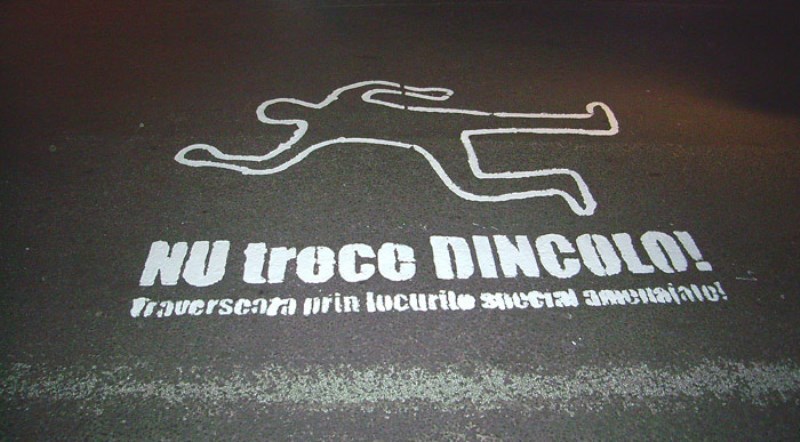 Brigada de Poliţie Rutieră a dat startul unei campanii pentru educarea pietonilor: “Nu trece dincolo!” Brigada de Poliţie Rutieră a dat startul unei campanii pentru educarea pietonilor: “Nu trece dincolo!”