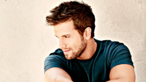 Vrei să câştigi 2 bilete la concertul Pablo Alboran?