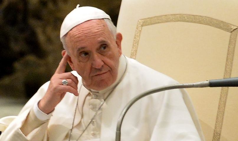 Un bărbat i-a închis de două ori telefonul papei, crezând că este o glumă Un bărbat i-a închis de două ori telefonul papei, crezând că este o glumă